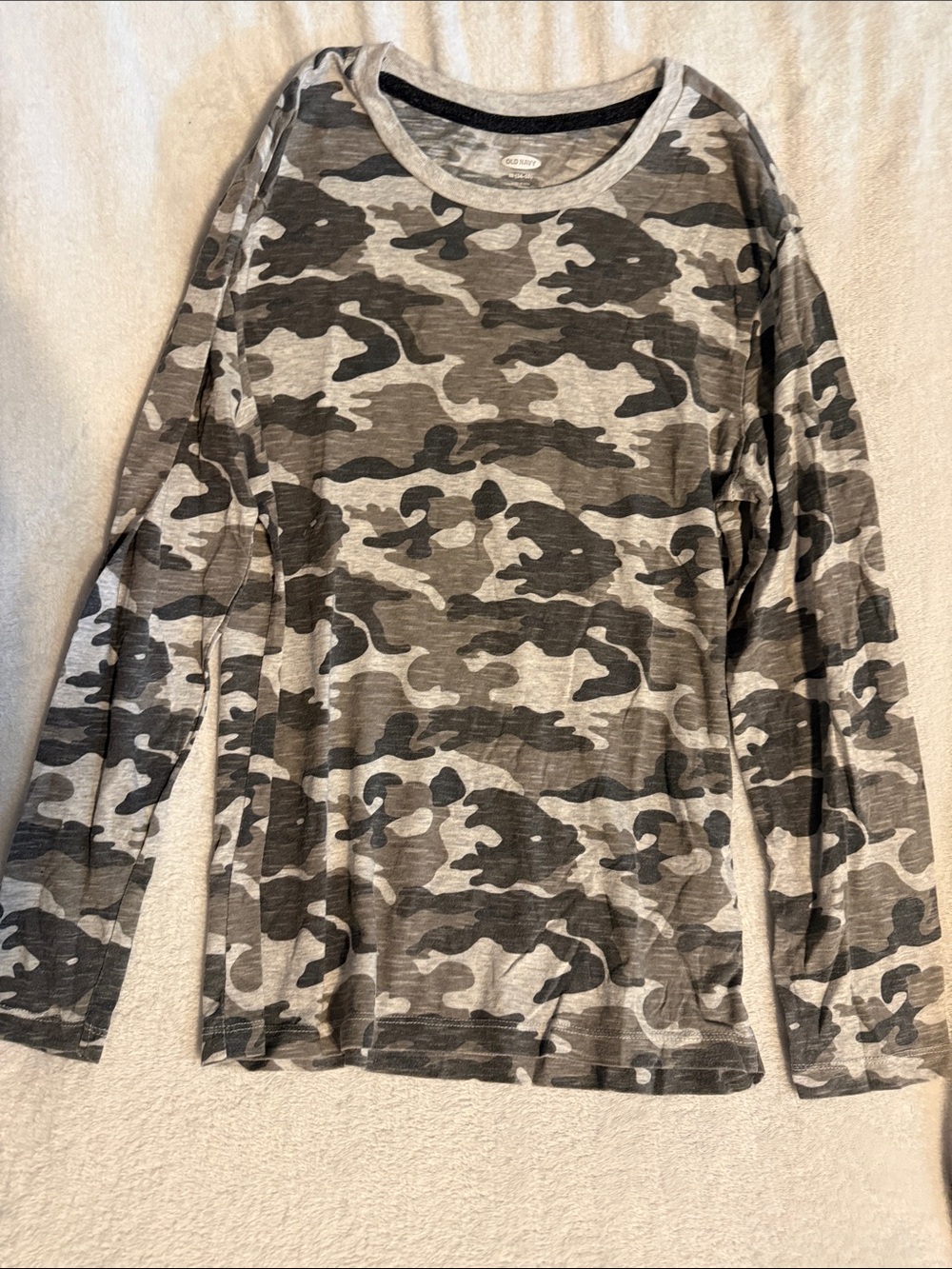Old Navy Gray & Black Camo Long-Sleeve Tee